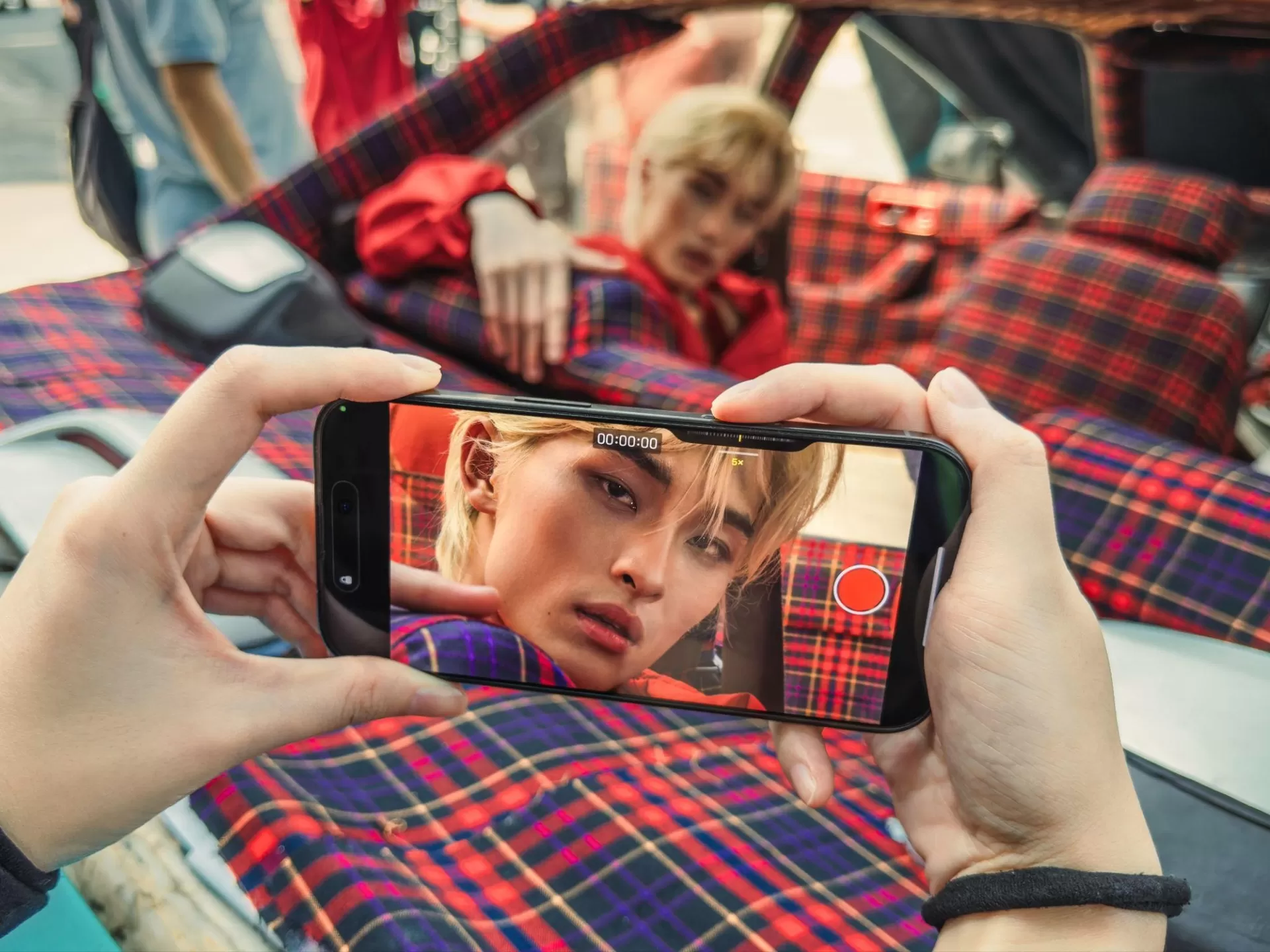 Apple hợp tác với Wren Evans ra mắt MV “Cứu Lấy Âm Nhạc