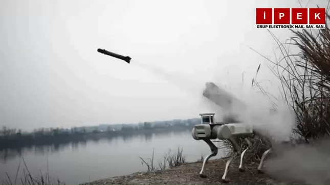 Trung Quốc trang bị bệ phóng tên lửa cho chó robot